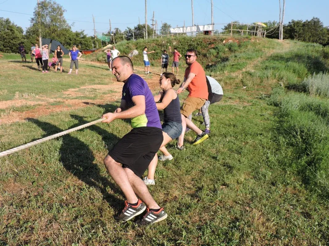 Team building grupa na visokim stazama Glavani Parka