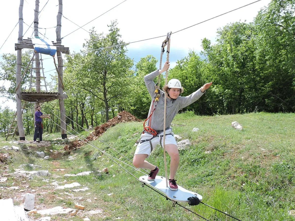 Gost na skateboard dijelu Staze Vražjeg puta u Glavani Parku, Istria